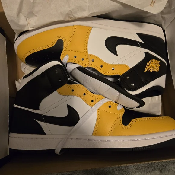 Nike Jordan AJ 1 Mid Men's Yellow Ochre/Black/White Size 8.5 - Picture 2 of 6